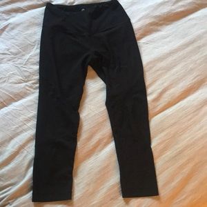 3/4 yoga leggings with sheer paneling